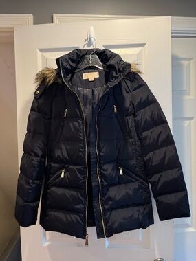 Women's Deep Navy Black Puffer Down Jacket with Hood and Faux Fur Trim XS